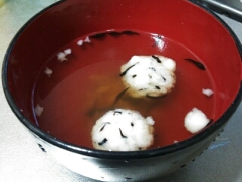 ひじき入りはんぺんボールのお吸い物
